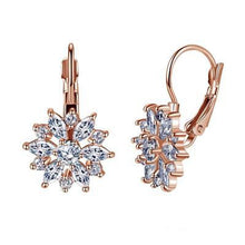Load image into Gallery viewer, Flower Earrings